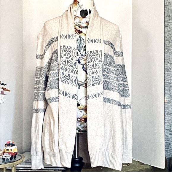 Adam Levine Collection Cream and Gray Cardigan - Picture 1 of 2